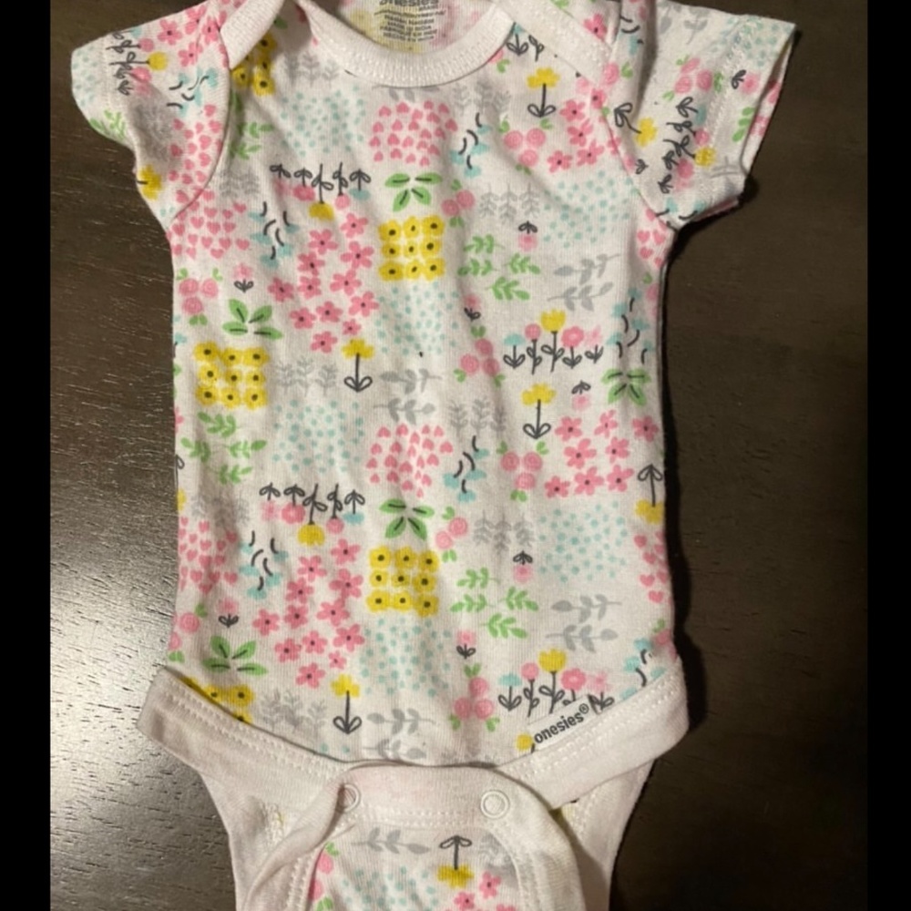 Onesies NB Floral Body Suit